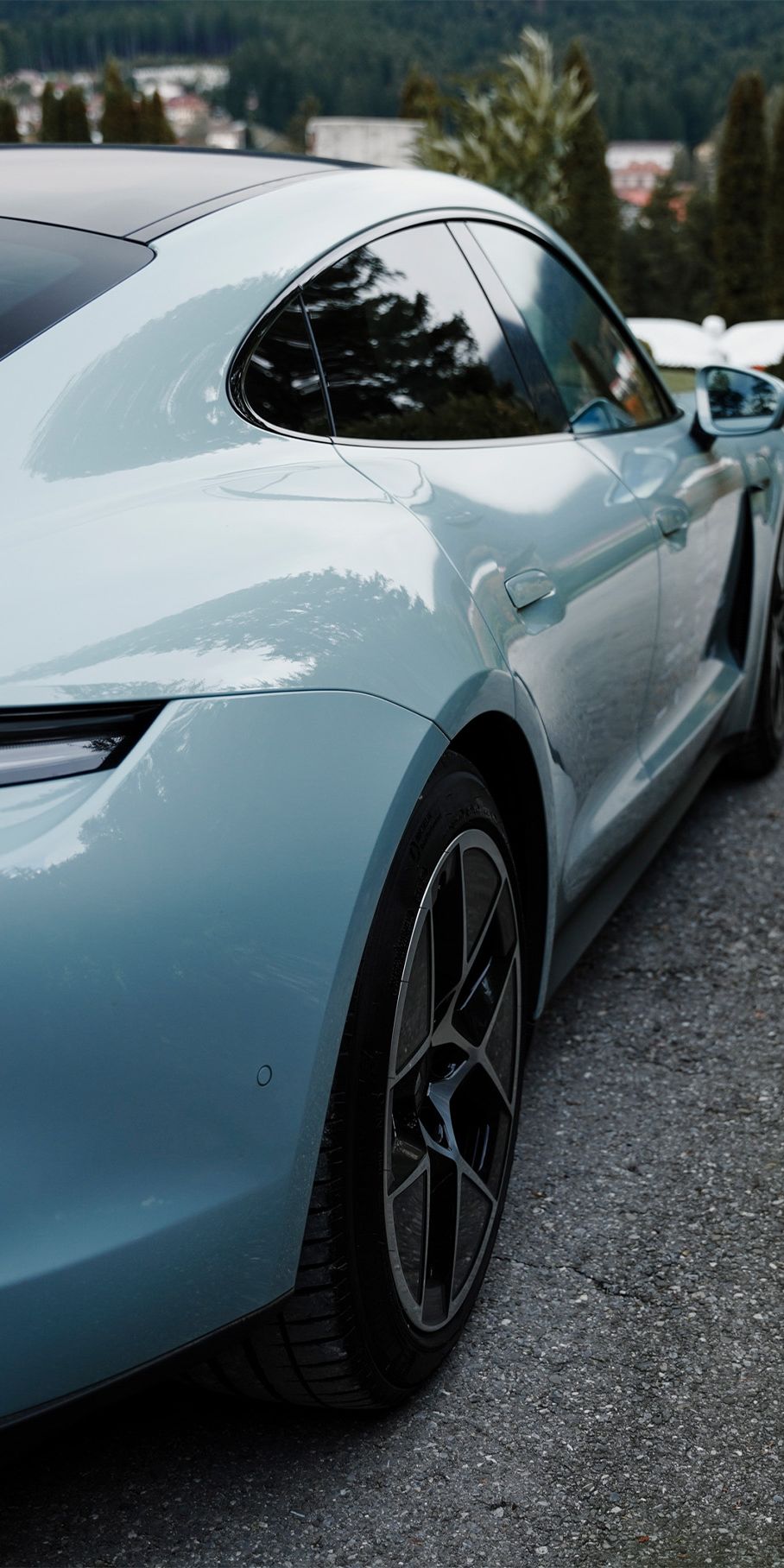 Кола на път