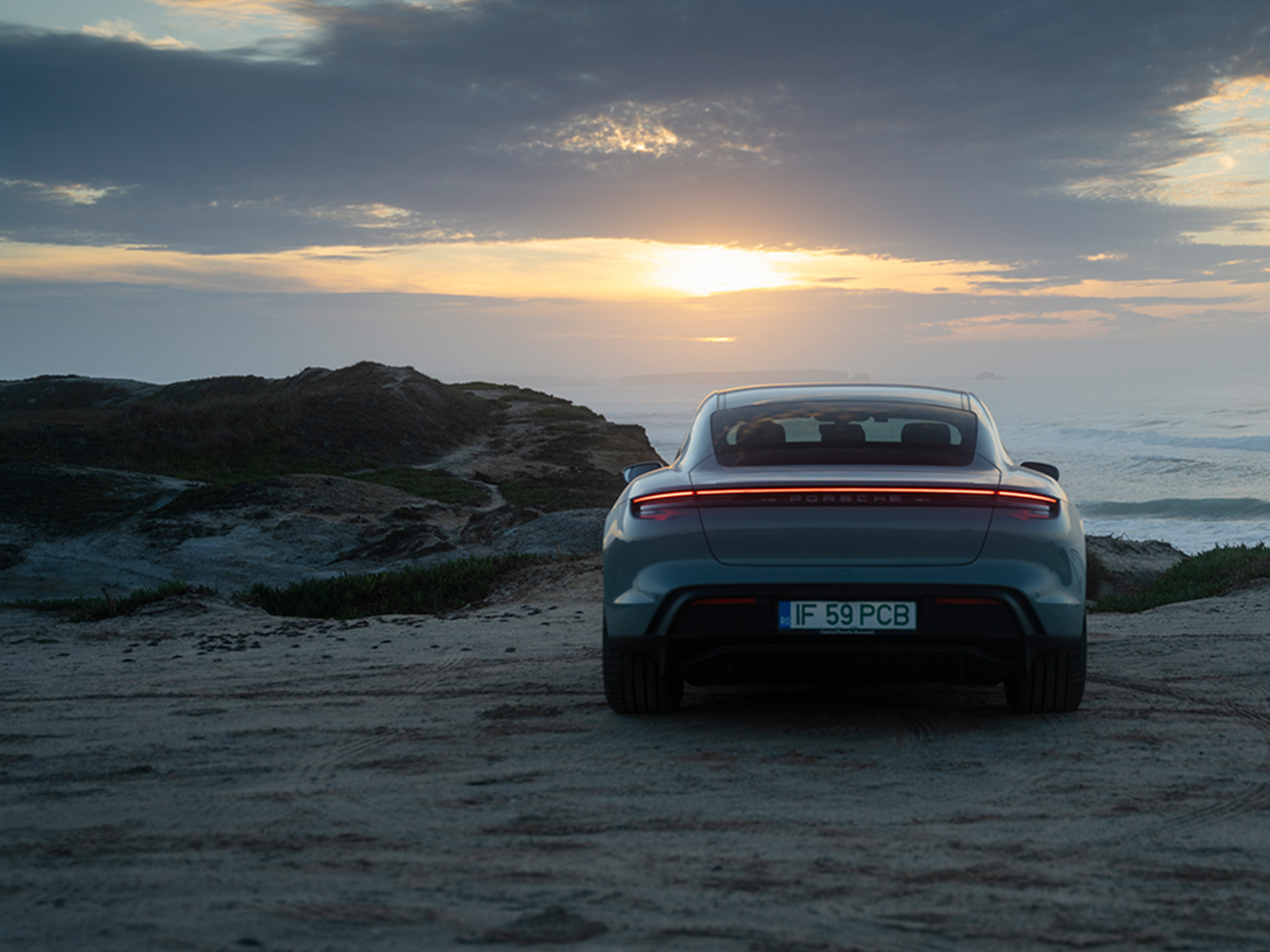 Кола на плажа